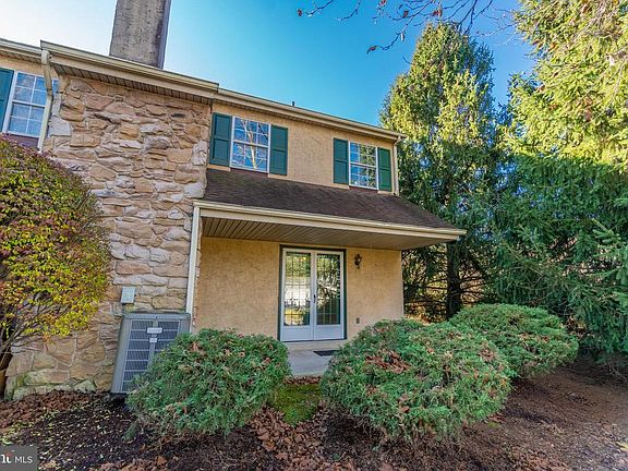 5th image of 219 N Westridge Pl
