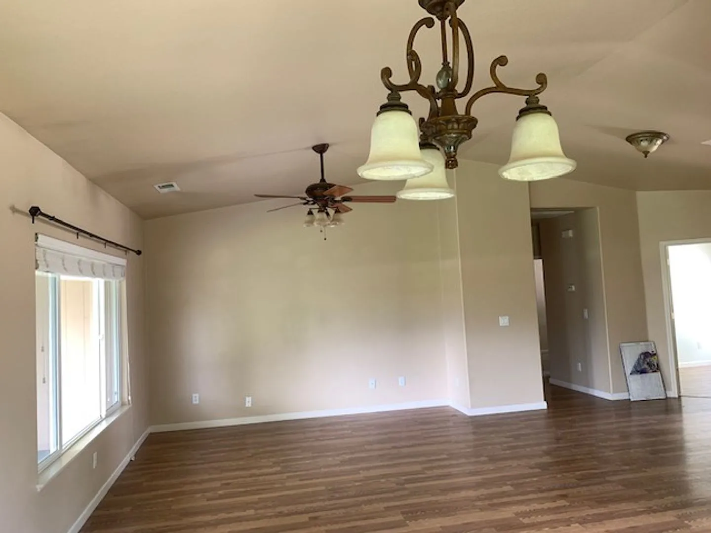 3/2/2 Home in Gardnerville, Chichester neighborhood — Photo 2