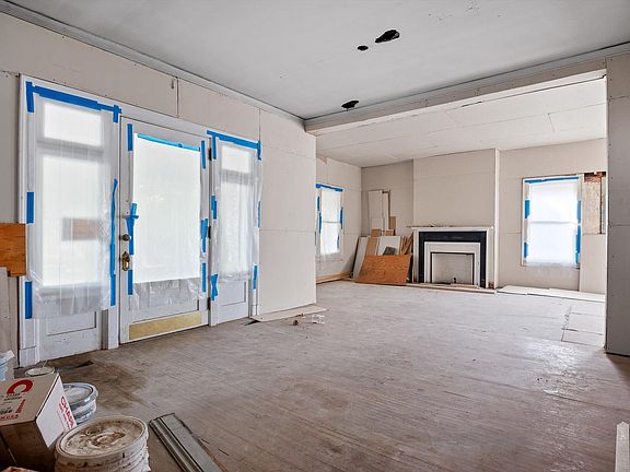5th image of 2000 Oak St