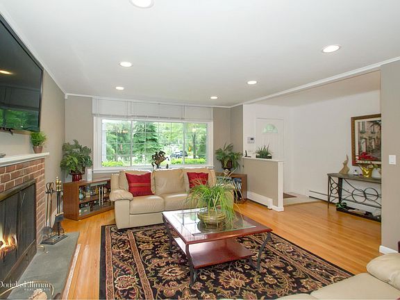 5th image of 90 Brooksite Dr