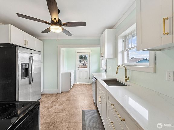 4th image of 413 2nd Street NE