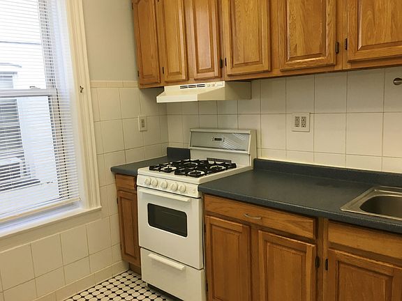 2nd image of 55 Louisa St #1