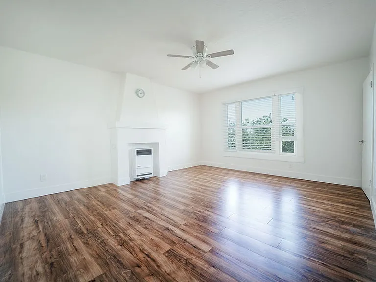 25-45 W. Tenth street — Photo 6