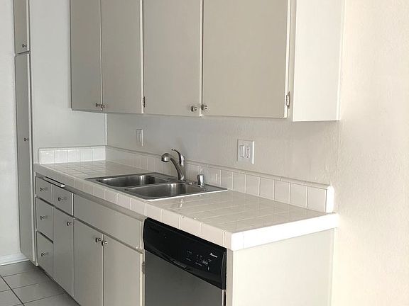 5th image of 3516 Jasmine Ave #106