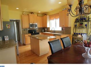 621 Christopher Ln, Aston, PA 19014