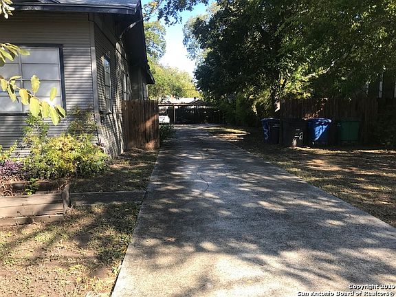 3rd image of 631 W Kings Hwy