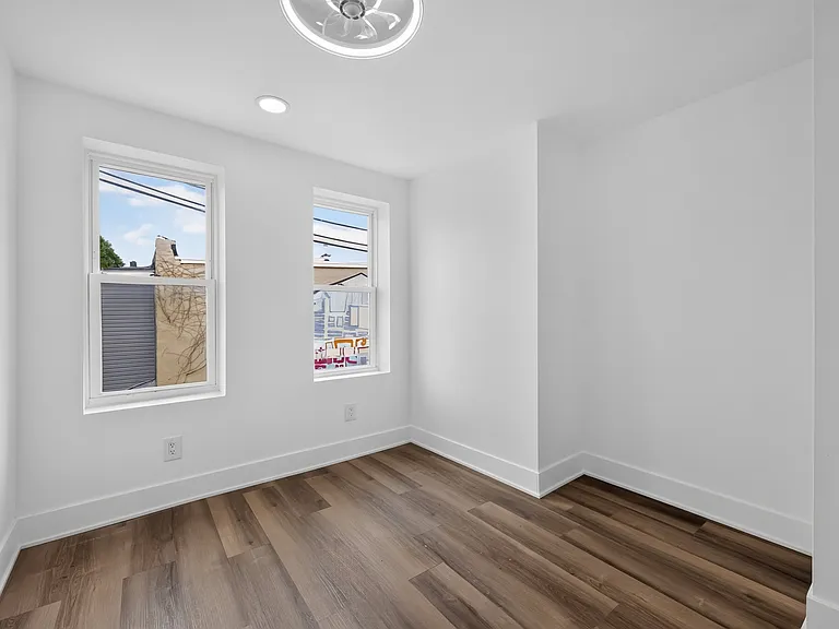 807 N 42nd St — Photo 25