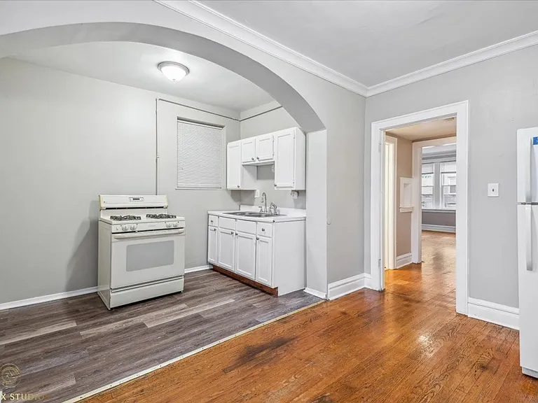 5041 W 18th St #8 — Photo 3