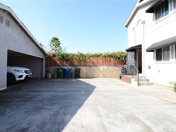 5th image of 3716 W 112th St