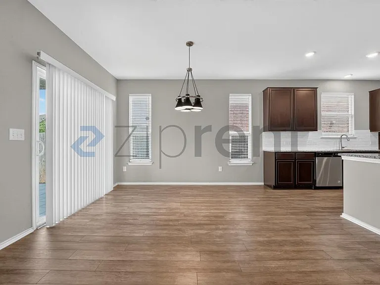 536 Ayinger Ln — Photo 9