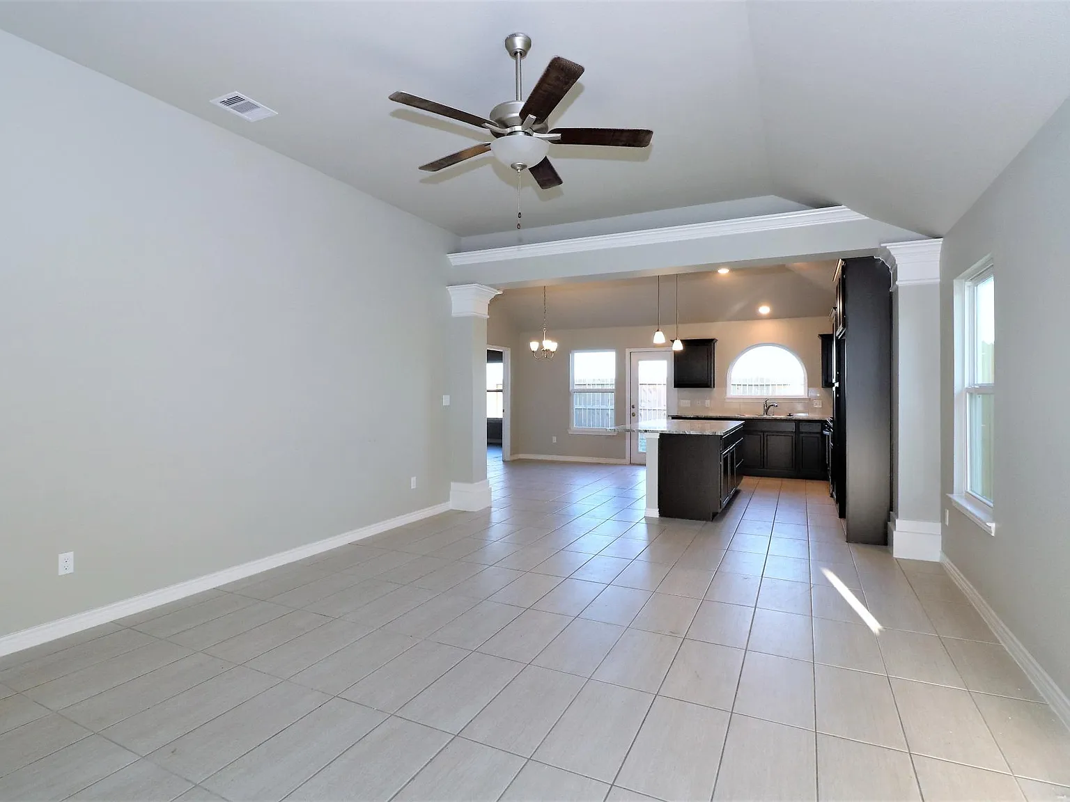 4 bed, 1496 sqft, $2,300 — Photo 3