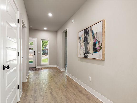 4th image of 31 Monikie Dr