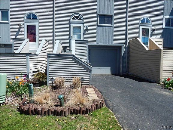 5th image of 104 Iron Oak Cir