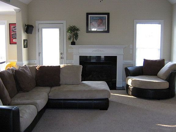 2nd image of 2004 Meadow Ct