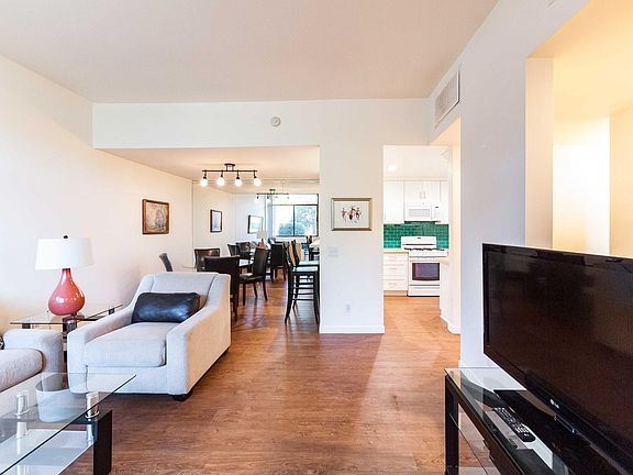 3rd image of 484 E California Blvd APT 3