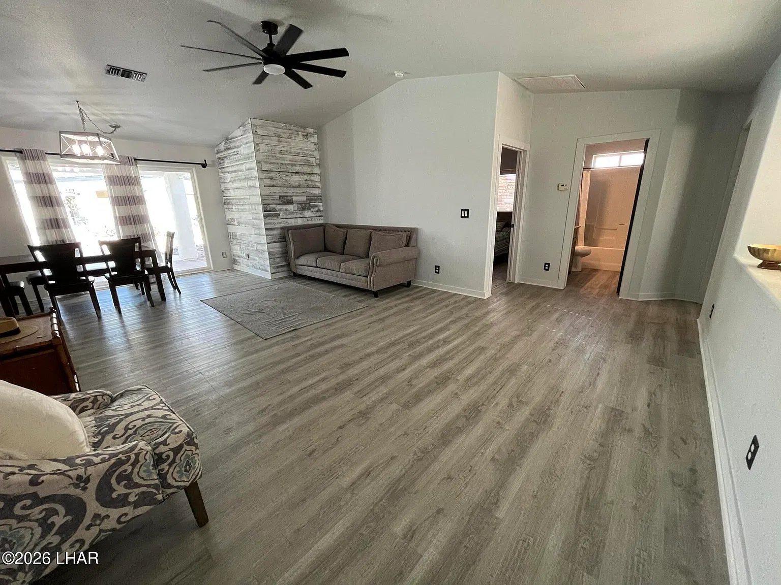 3 bed, 3.0 bath, 1672 sqft, $2,400 — Photo 4
