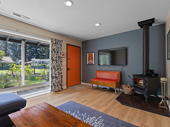 4th image of 12523 NE Hassalo St