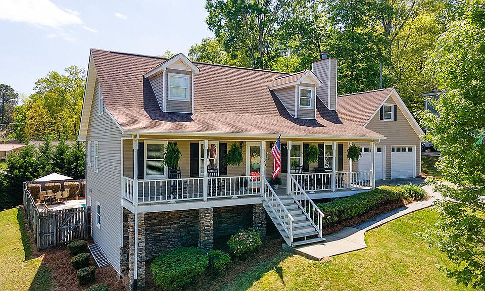 1st image of 135 Garden Hill Dr