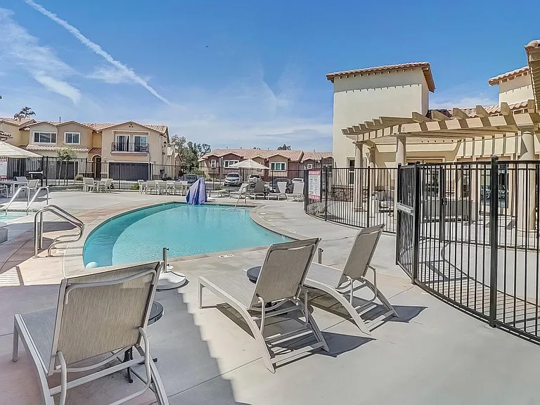 15395 Lotus Cir — Photo 42