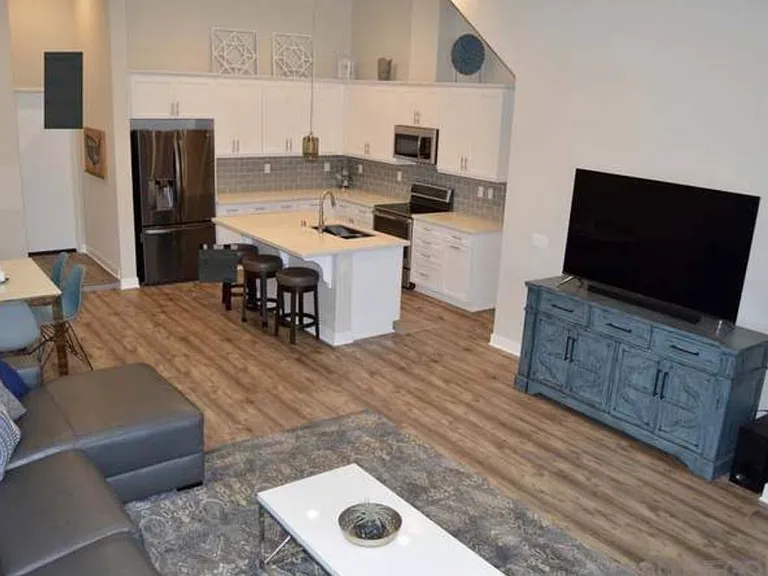 7509 Eagle Dr — Photo 2
