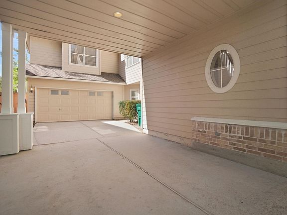 4th image of 2 Wild Aster Ct