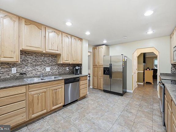 3rd image of 7309 Castle Rd