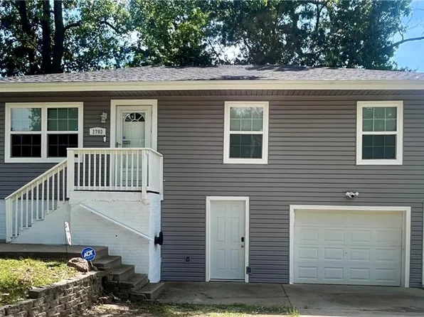 1703 Beverly Cir, Harrisonville, MO 64701