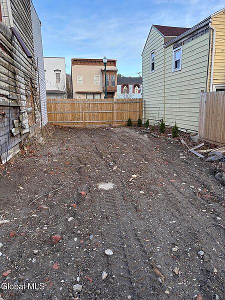 4th image of 487 5th Avenue