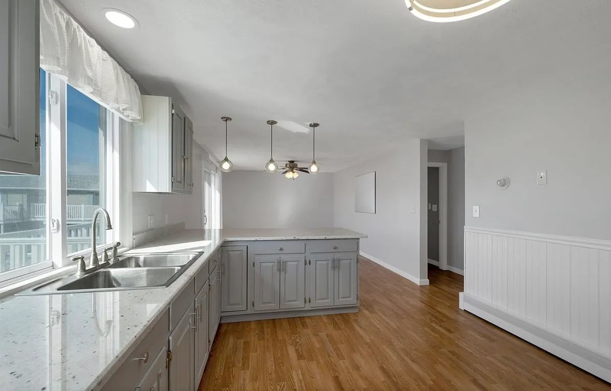 2 bed, 768 sqft, $3,250 — Photo 4