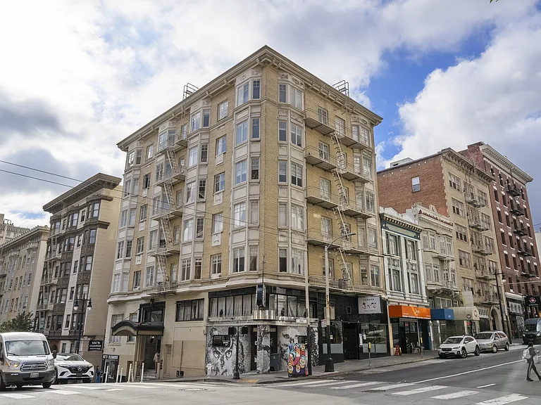 The Langham Apartments — Photo 32
