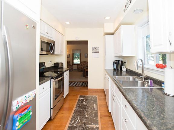 5th image of 170 Woodrow Ave S
