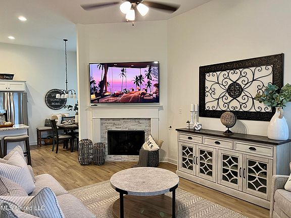 3rd image of 2310 Dela Dr