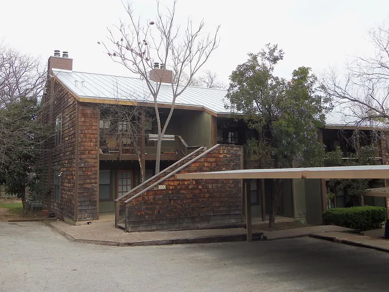 415 Albany St #F — Photo 15