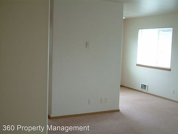 3rd image of 1370 NW Falls Creek Loop Unit 202