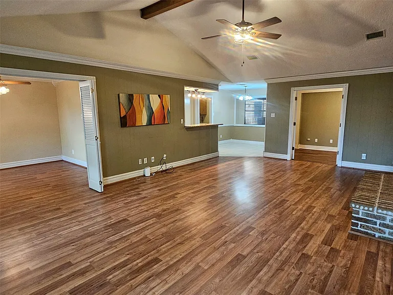 3414 Knob Hill St — Photo 5