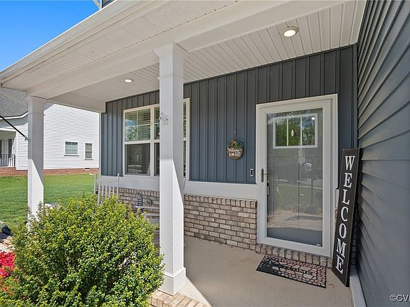 4th image of 890 Eagle Pl