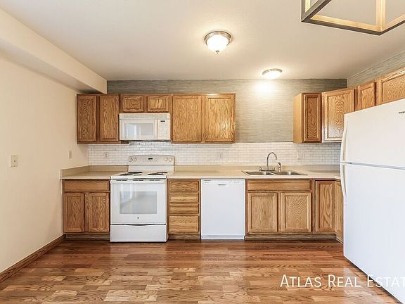 5th image of 1995 Oakcrest Cir
