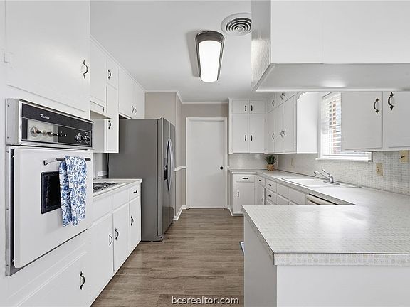 5th image of 1402 Skrivanek Ct