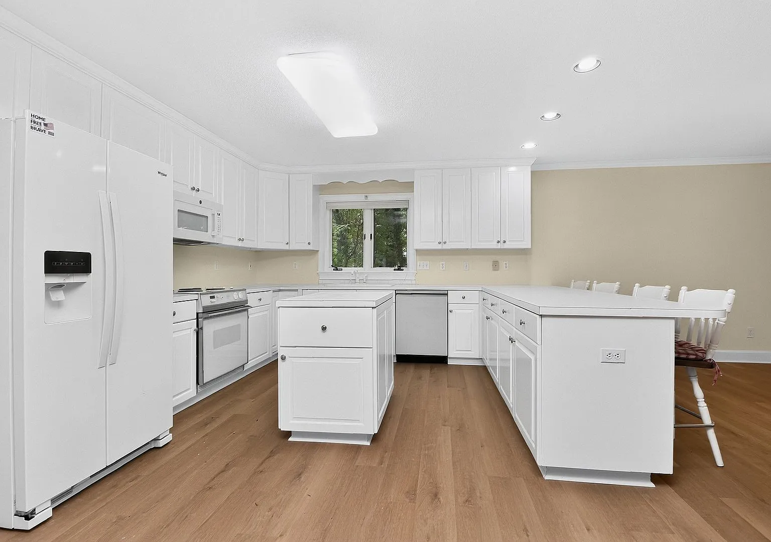 151 Seagrove Lane Waterfront full finished basement — Photo 3