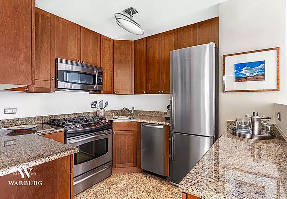 4th image of 132 E 35th St #13G