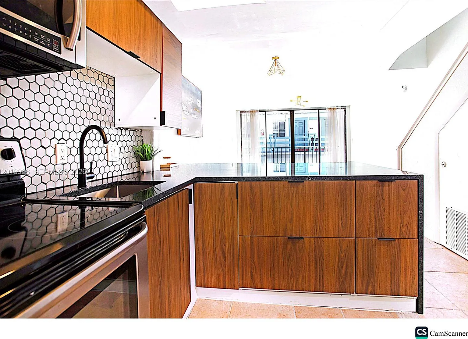 2 bed, 2.5 bath, 1008 sqft, $2,600 — Photo 2
