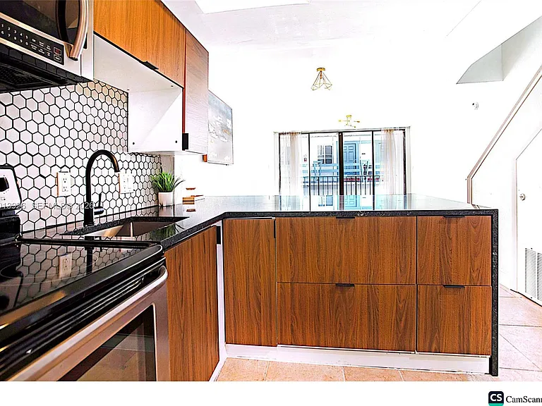 1531 SE 15th St — Photo 2