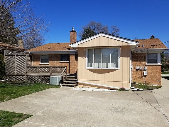 2nd image of 16422 Greenwood Ave