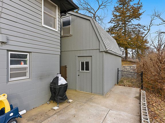5th image of 914 Green St