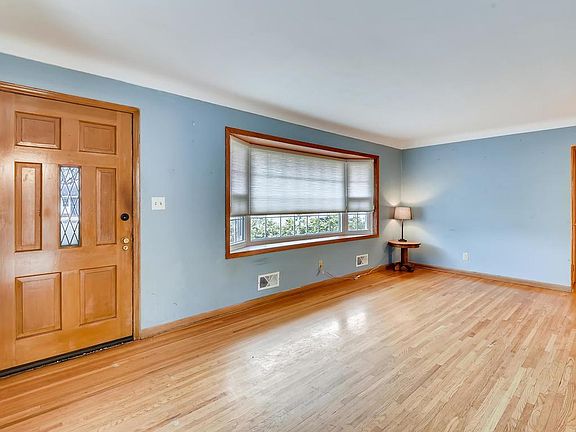 3rd image of 3808 Howard Ave N