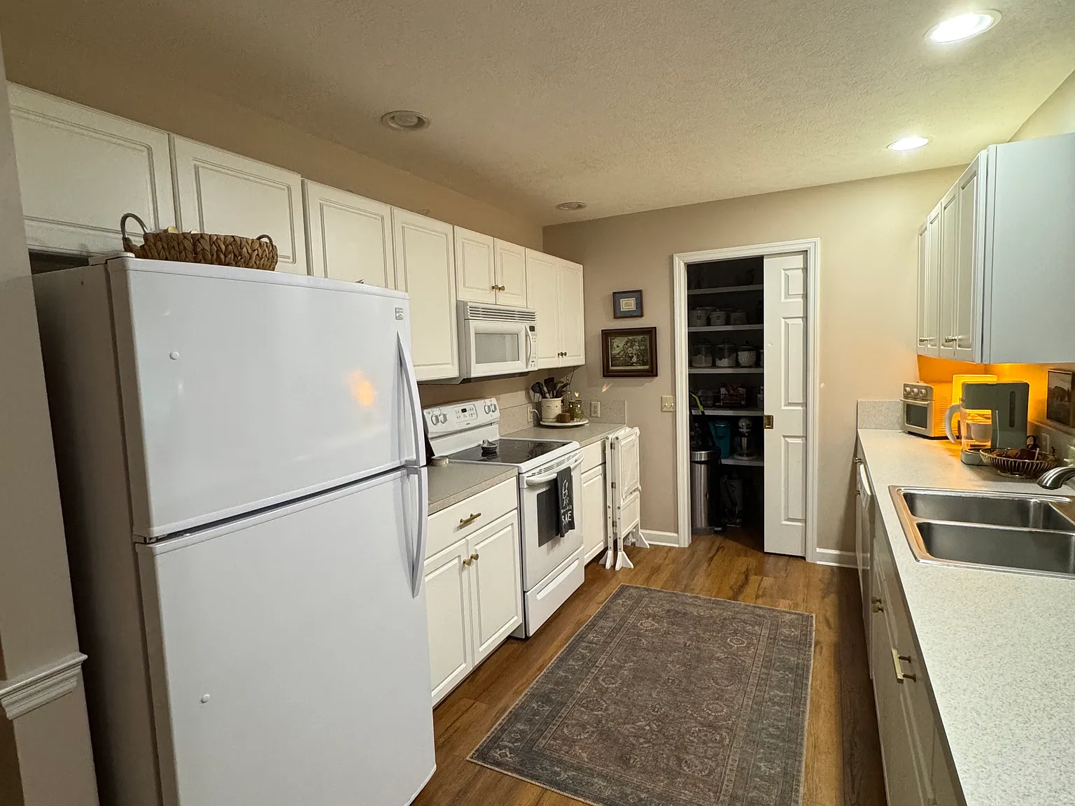 3 bed, 2250 sqft, $2,000 — Photo 4