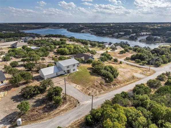 200 Peninsula Ct, Bluff Dale, TX 76433