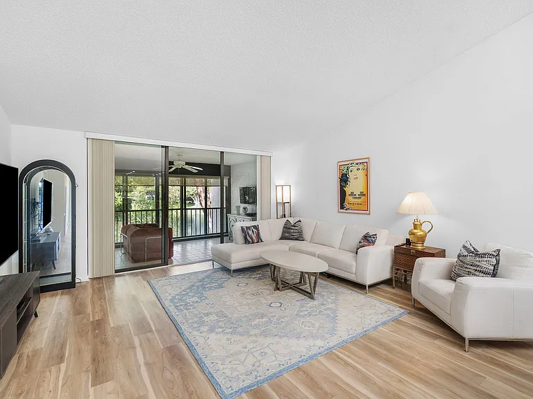 61 Eastgate Dr #D — Photo 6