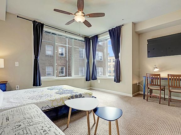 Living room / bedroom area