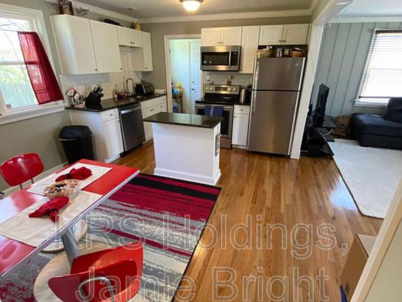 5th image of 6215 Clover Ln